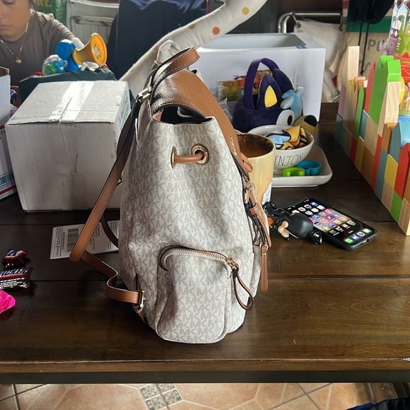 NWT Women’s Michael Kors backpack - Picture 4 of 7